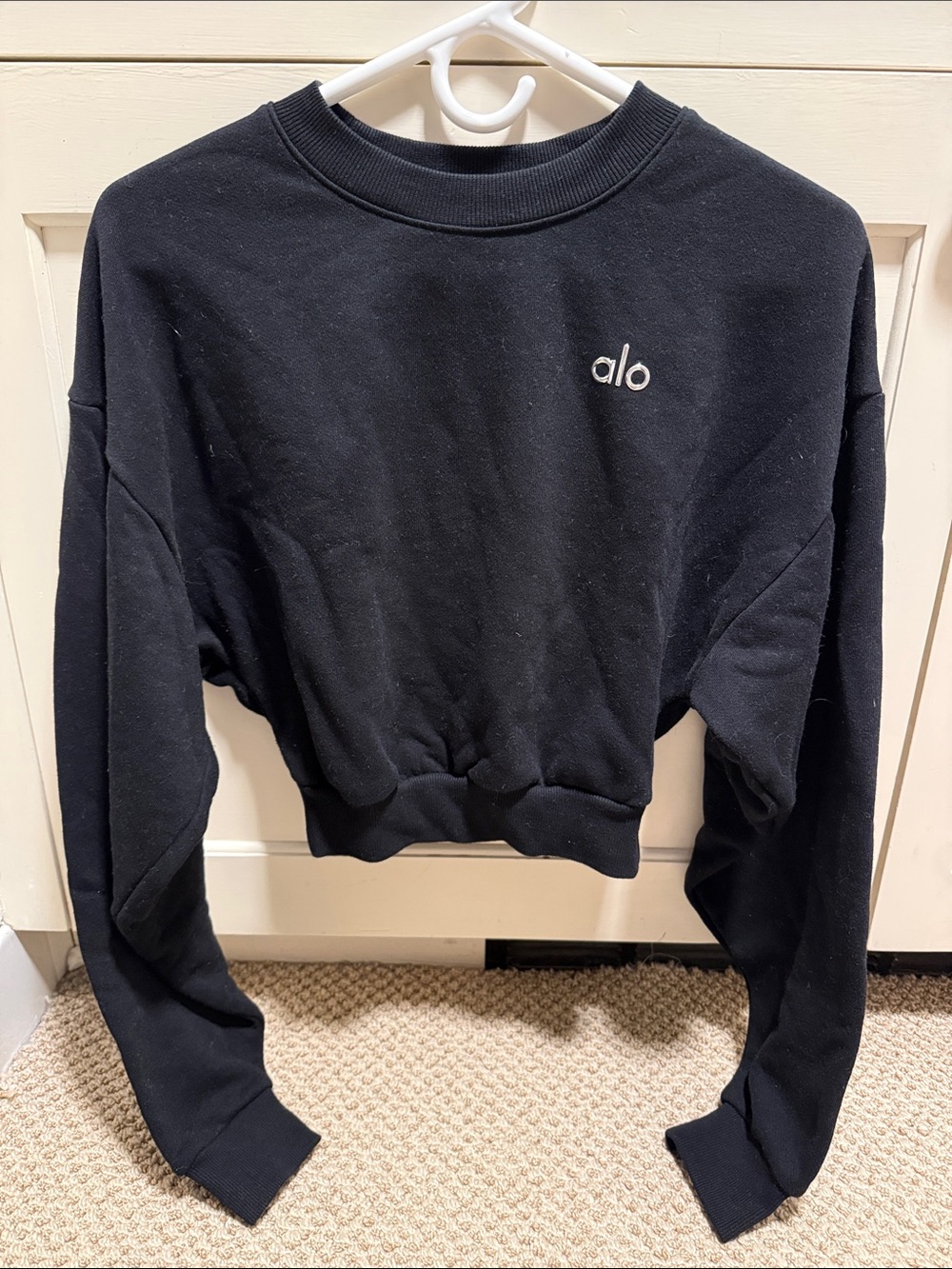 ALO Yoga Black Cropped Crewneck Sweatshirt